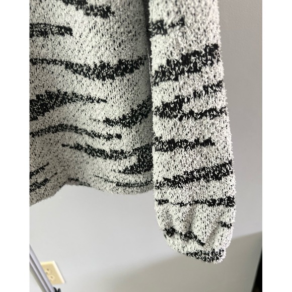 Maurices Zebra Mock Neck Sherpa Pullover Sweatshirt Size Medium - Picture 3 of 8